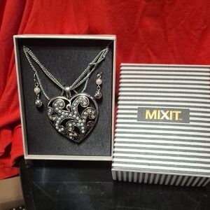 Mixit Silver and Black Heart Pendant Necklace Set New
